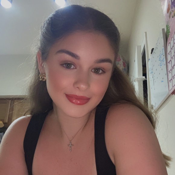 Meet your Posher, Candice - Picture 1 of 1